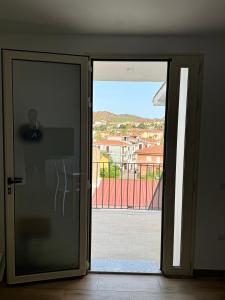 an open door with a view of a balcony at Appartament Piras&Tascedda Barisardo 4 in Bari Sardo