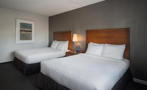 Postel nebo postele na pokoji v ubytování Norwood Hotel