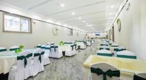 Restaurace v ubytování GreenTree Inn Puyang Pushang Huanghe Road