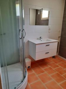 Et badeværelse på Les chênes de Peinch