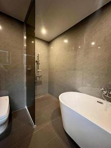 Top Cloud Hotel Iksan的一间浴室