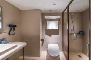 Ένα μπάνιο στο Hanting Hotel Beijing Guang'anmen Daguanying Subway Station +7 φωτογραφίες
