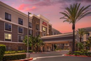 莫雷诺谷Hampton Inn & Suites Moreno Valley的酒店正面效果图