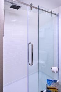 Cabana Shores Hotel的一间浴室