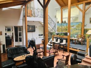 Afbeelding uit fotogalerij van Lovely Garden Executive 100m2 Apartment - Business & Long Stay Novi Sad in Novi Sad +75 foto's