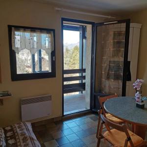 Μπαλκόνι ή βεράντα στο Studio with stunning view of Serre Chevalier