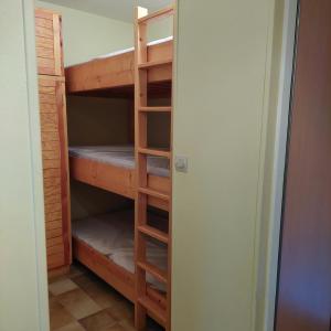 Μία ή περισσότερες κουκέτες σε δωμάτιο στο Studio with stunning view of Serre Chevalier +4 φωτογραφίες