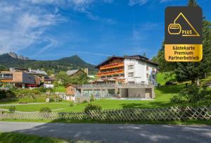 Pemandangan gunung umum atau pemandangan gunung yang diambil dari hotel