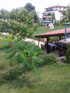 A garden outside Caprice Apartment in Lozenec