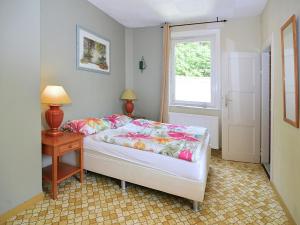 Katil atau katil-katil dalam bilik di Spacious group house in the Harz region