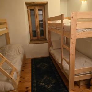 a room with two bunk beds and a window at Nid Panoramique in Massat