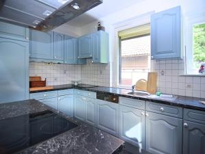 Dapur atau dapur kecil di Spacious group house in the Harz region