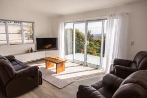Χώρος καθιστικού στο Peaceful place with views - Waiheke Cohost