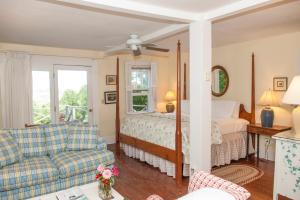 a bedroom with a bed and a couch at Orchard Inn in Saluda