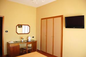 TV a/nebo společenská místnost v ubytování Hotel Ristorante Donato