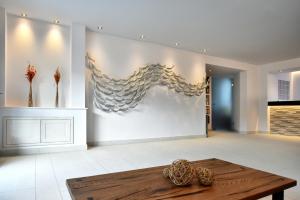 a living room with a wooden table and a wall at Hotel Korali in Troulos