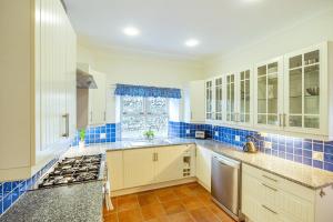 Kuchyň nebo kuchyňský kout v ubytování Mid Lodge, Penninghame Estate