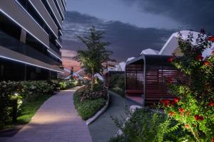 Κήπος έξω από το Tashkent Skyline 1BR & Balcony