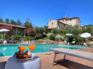 La alberca dentro o cerca de Picturesque Holiday Home in Assisi with Pool 84 fotos más