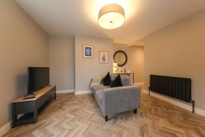 Μια τηλεόραση ή/και κέντρο ψυχαγωγίας στο Luxury 1-Bed Apartment - Free Parking - Heart of Southville