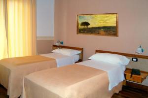 Postel nebo postele na pokoji v ubytování Hotel Ristorante Donato