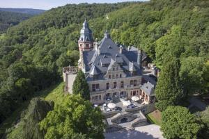 an aerial view of a large building in a forest at Schloss Hotel Wolfsbrunnen in Schwebda