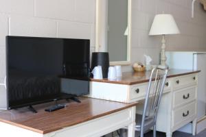 TV o dispositivi per l'intrattenimento presso Manitou Motor Inn