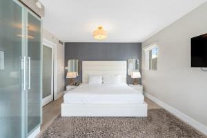 Ένα ή περισσότερα κρεβάτια σε δωμάτιο στο Spacious Studio with Roof Top Pool & Bar