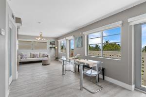 Ένα ή περισσότερα κρεβάτια σε δωμάτιο στο Spacious Studio with Roof Top Pool & Bar