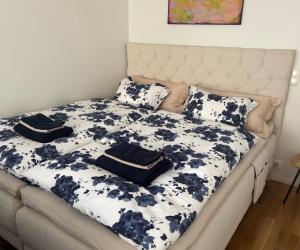 Ένα ή περισσότερα κρεβάτια σε δωμάτιο στο Comfy home, moottorisänky, kuivausrumpu, wifi