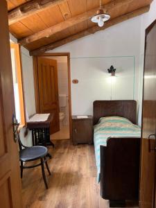 a bedroom with a bed and a desk and a chair at Rooms Poli Luce - Room Zvane in Gračišće