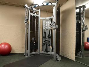 Γυμναστήριο ή/και όργανα γυμναστικής στο Oceanfront Studio with AC, Gym & Pool - Kahana Gem!