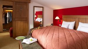 Postel nebo postele na pokoji v ubytování Interalpen-Hotel Tyrol