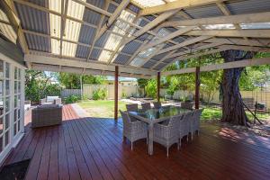 Zahrada ubytování Willmott Beach House - Family-Friendly Escape
