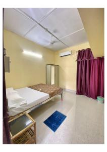 Postel nebo postele na pokoji v ubytování APON GHAR homestay