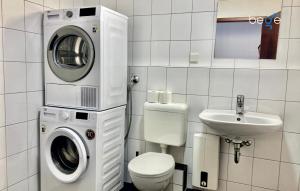 a bathroom with a washing machine and a sink at BEGE APARTMENTS HomeAway in Marl