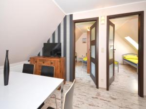 Кровать или кровати в номере Seaside Cottage in Cisowo with terrace and lovely garden