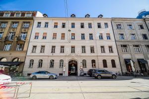 Το κτήριο όπου στεγάζεται  το διαμέρισμα +32 φωτογραφίες