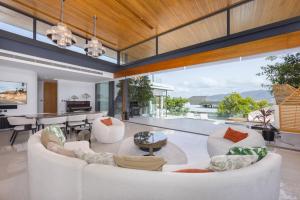 Fotografie z fotogalerie ubytování Villa Zavaya 360 View Luxury Retreat With Private Pool by TropicLook v destinaci Layan pláž + 87 fotografií