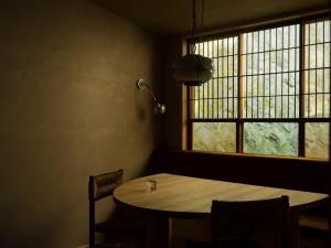 a table and chairs in a room with a window at 回青橙 daidai in Atami
