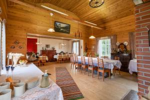 a dining room with tables and chairs in a room at B&B Villa Helmi in Alatemmes