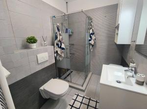 Koupelna v ubytování Platinium house + 51 fotografií