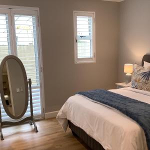 En eller flere senge i et værelse på Apartment Franschhoek 121 Lermitage + 16 billeder