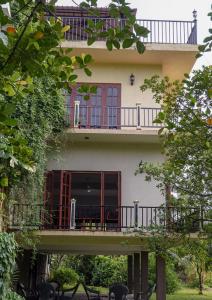 Balkón nebo terasa v ubytování Manikgoda Tea Paradise New