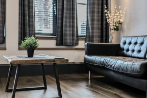 Posezení v ubytování Campbell Street Apartments + 44 fotografií