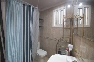 Koupelna v ubytování Extraordinario Piso, Junto a Playa y Pleno Centro + 12 fotografií