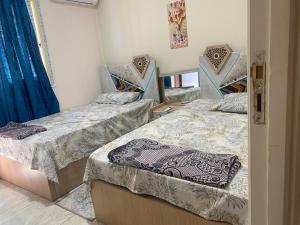 Postel nebo postele na pokoji v ubytování استيلا هايتس الساحل الشمالي + 21 fotografií