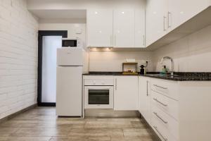 ครัวหรือมุมครัวของ Novus Homes Barcelona Santa Eulalia