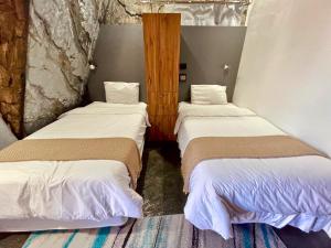 Postel nebo postele na pokoji v ubytování Rustiek Hotel