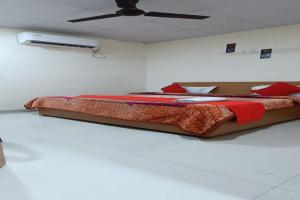 Ένα ή περισσότερα κρεβάτια σε δωμάτιο στο RROOMS Eco Hotel Royal +4 φωτογραφίες